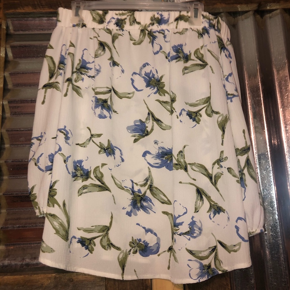 Cute off the shoulder flowery top:)